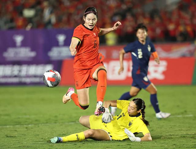 包含国际体育新闻：中国女足领军霸占国际女足赛场的词条