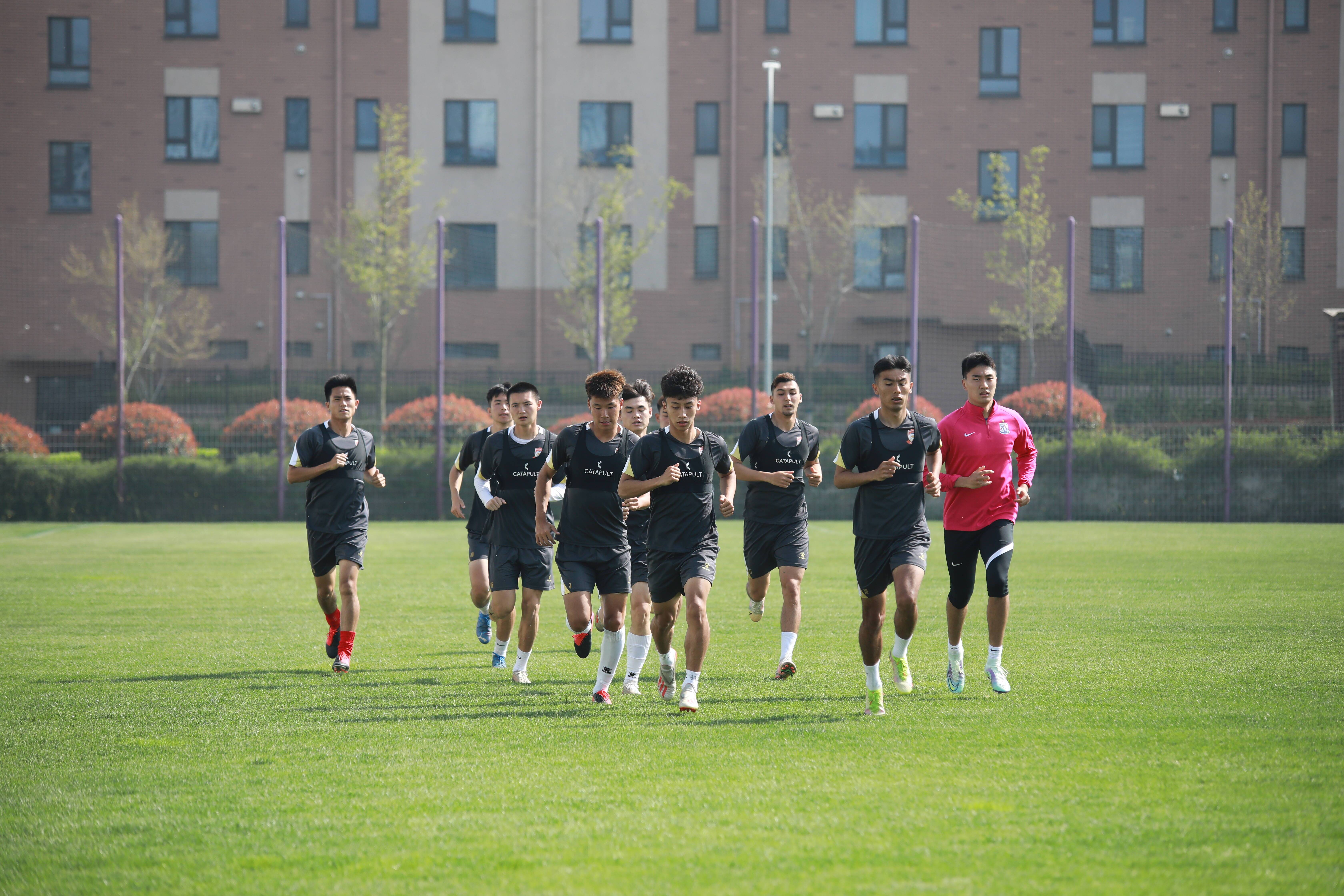 马来西亚队在亚洲俱乐部足球比赛中勇敢前行 