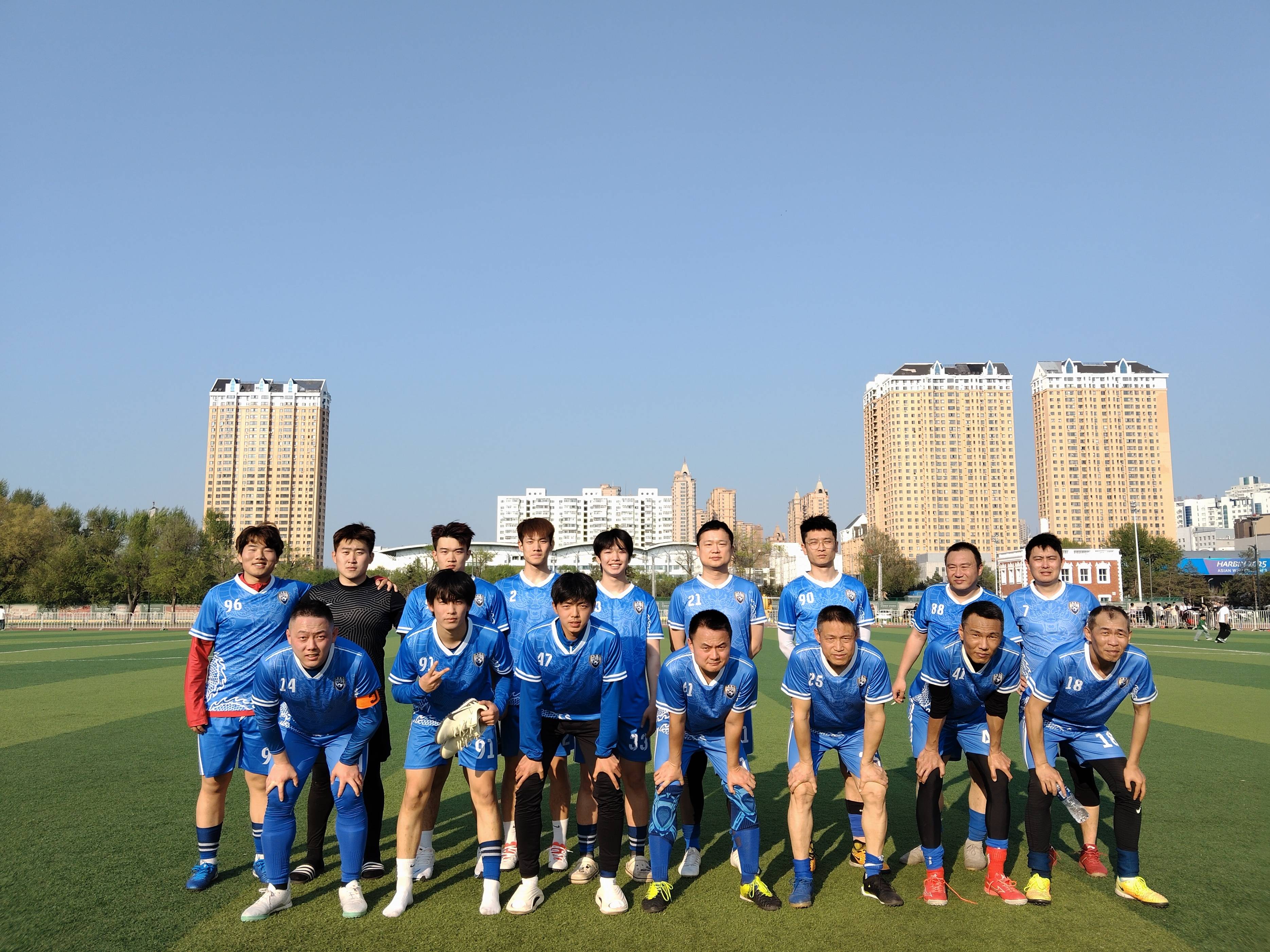 国内足球盛宴持续进行，球员表现备受瞩目的简单介绍