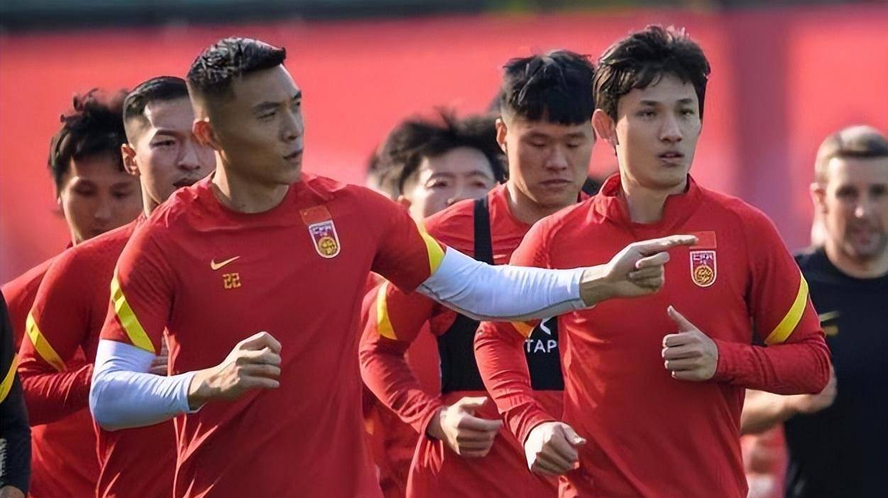 中国球员加盟欧洲精英联赛引发热议 
