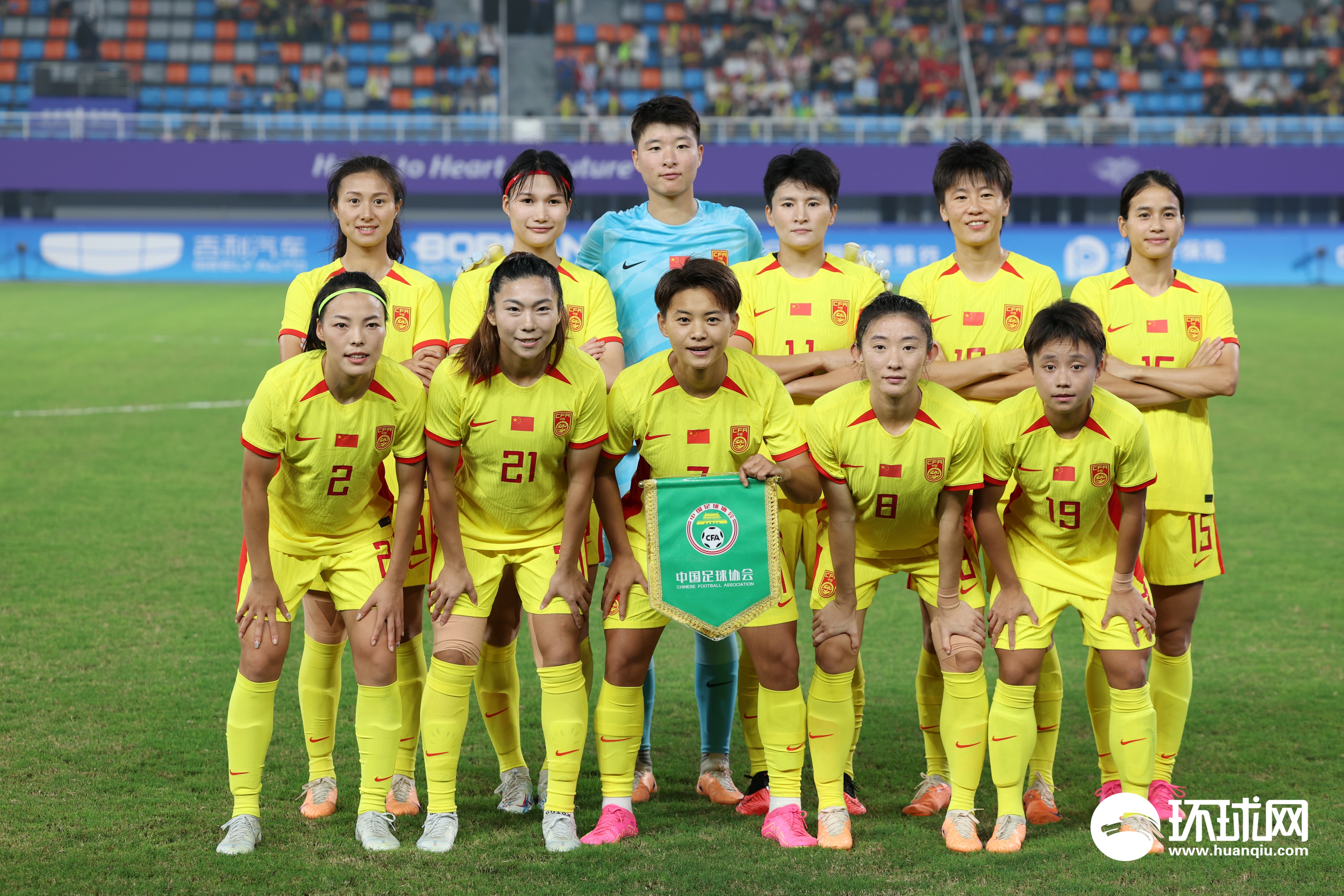 包含中国女足队员在比赛中展现实力，为国争光的词条